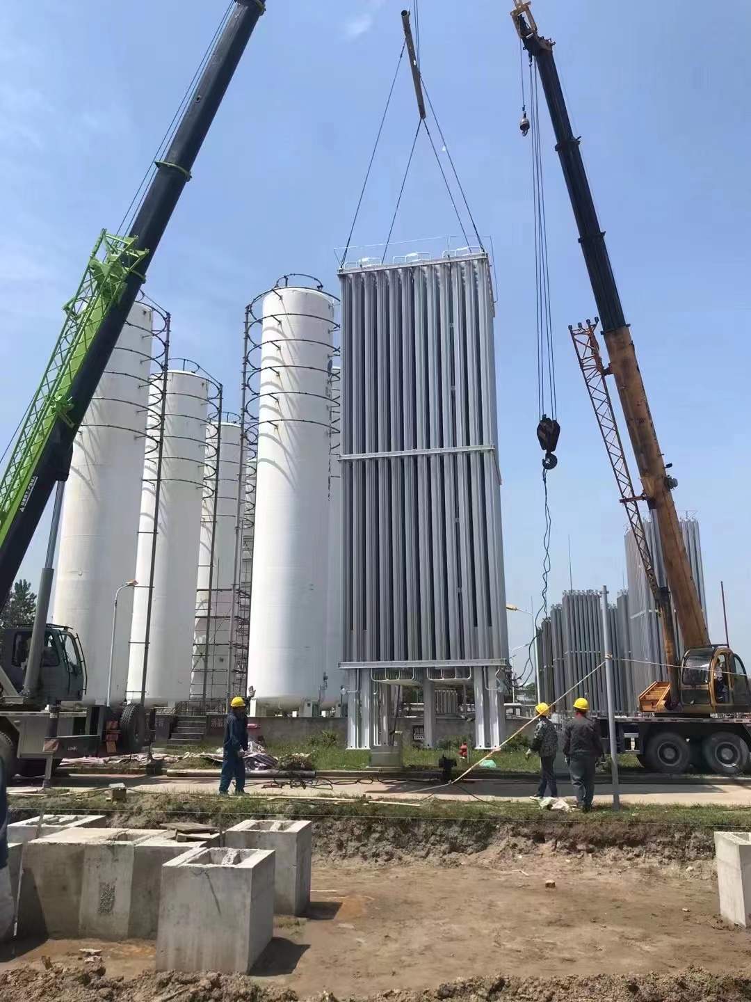 液態(tài)低溫工業(yè)氣體集中供氣管道儲(chǔ)罐設(shè)備安裝